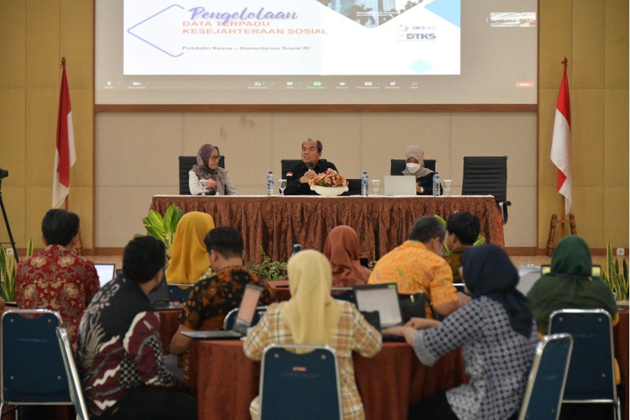Tingkatkan Kompetensi Petugas Pengelola DTKS di Seluruh Indonesia, Pusdatin Kesos bersama Pusdiklatbangprof Laksanakan Pelatihan Teknis SIKS-NG